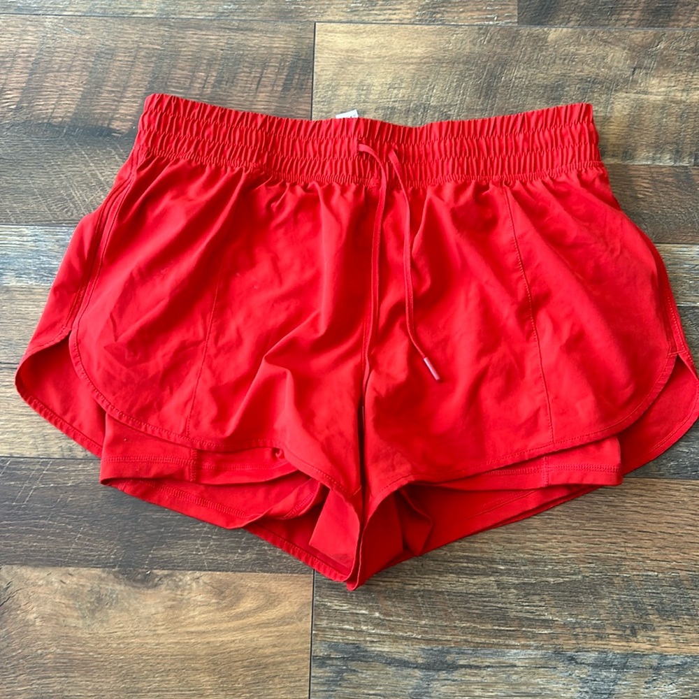 Athletic shorts with inner spandex liner. Pockets are on the spandex liner.
